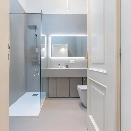 Pratello Elegante E Raffinata Mansarda