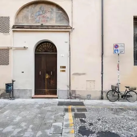 Guesthost - Pratello Elegante E Raffinata Mansarda Lejlighed *