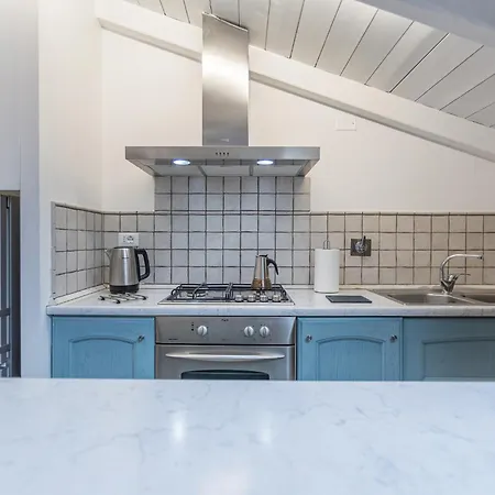 Lägenhet Pratello Elegante E Raffinata Mansarda