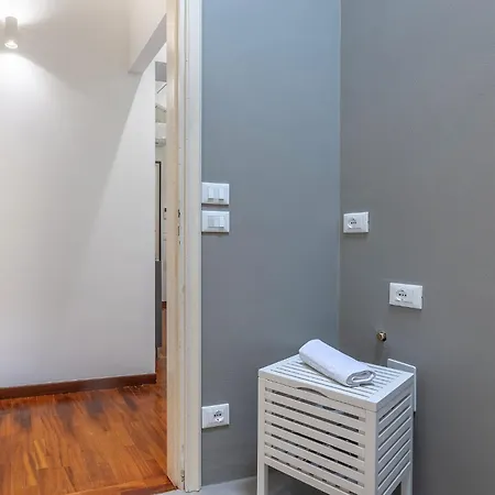 Lägenhet Pratello Elegante E Raffinata Mansarda Bologna