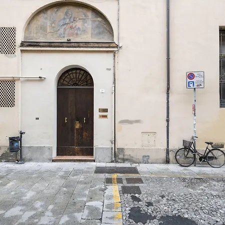 Guesthost - Pratello Elegante E Raffinata Mansarda Bolonia