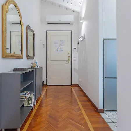 Guesthost - Pratello Elegante E Raffinata Mansarda