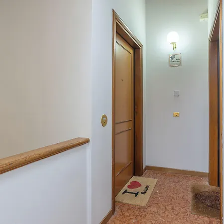 Guesthost - Pratello Elegante E Raffinata Mansarda Apartamento *