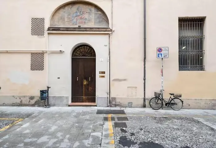 Guesthost - Pratello Elegante E Raffinata Mansarda Apartamento *