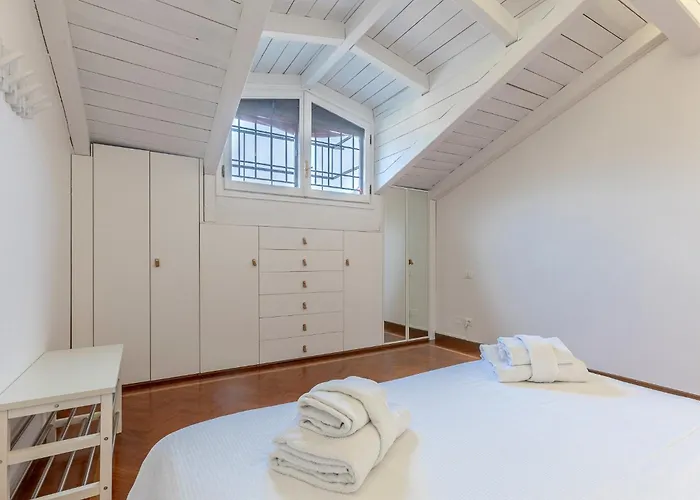 Guesthost - Pratello Elegante E Raffinata Mansarda Bolonha