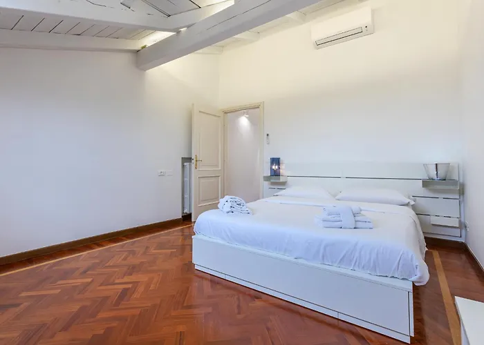 Guesthost - Pratello Elegante E Raffinata Mansarda * Bolonha