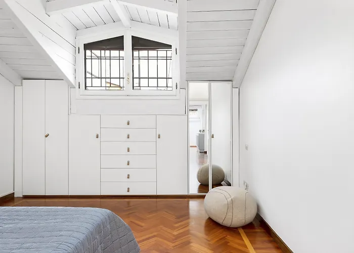 Guesthost - Pratello Elegante E Raffinata Mansarda