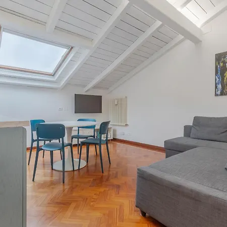 Apartamento Pratello Elegante E Raffinata Mansarda