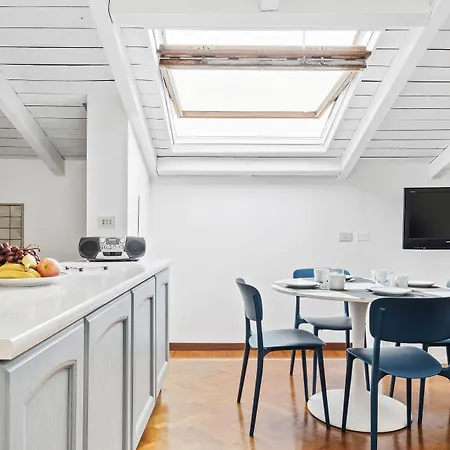 Apartamento Pratello Elegante E Raffinata Mansarda