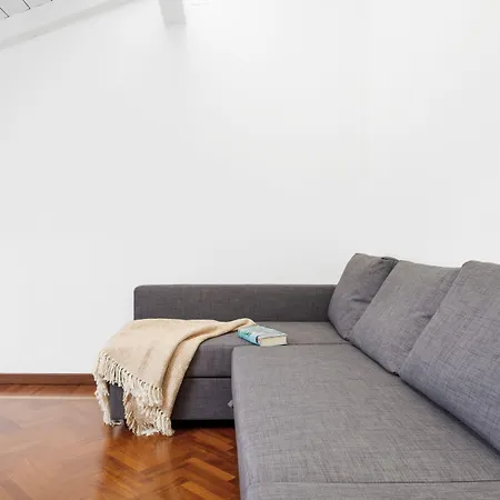 Pratello Elegante E Raffinata Mansarda