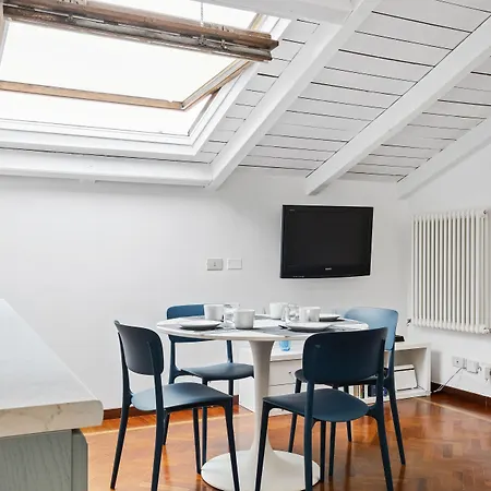Apartamento Pratello Elegante E Raffinata Mansarda Bolonha