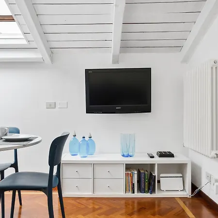 Apartamento Pratello Elegante E Raffinata Mansarda