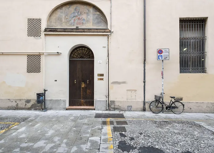 Guesthost - Pratello Elegante E Raffinata Mansarda Μπολόνια