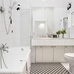 Guesthost - Pratello Elegante E Raffinata Mansarda Apartamento *