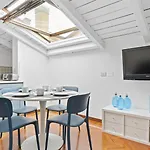 Guesthost - Pratello Elegante E Raffinata Mansarda Apartamento *