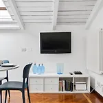 Apartamento Guesthost - Pratello Elegante E Raffinata Mansarda