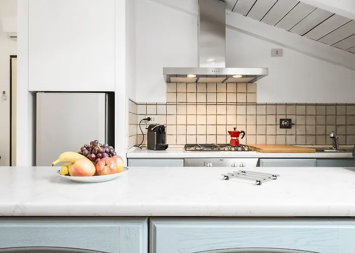 Guesthost - Pratello Elegante E Raffinata Mansarda *